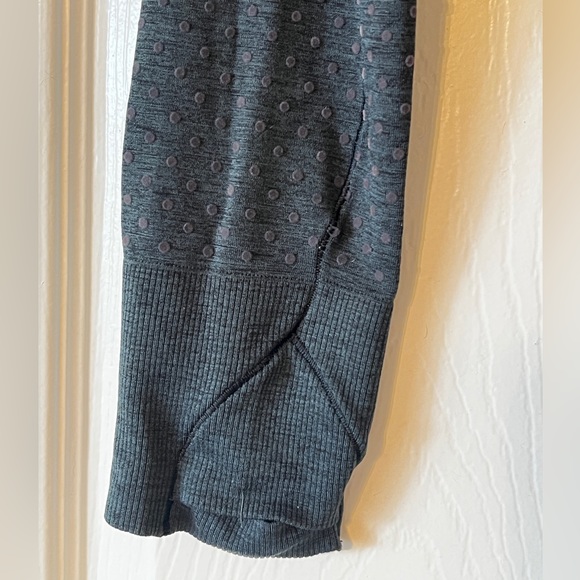 RARE Lululemon Run Swiftly Tech Long Sleeve Shirt- with polka dot detail! - Picture 3 of 4